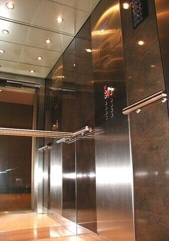 Lift kabin egyedi burkolattal Kabinbelső átalakítás után - dekorburkolattal